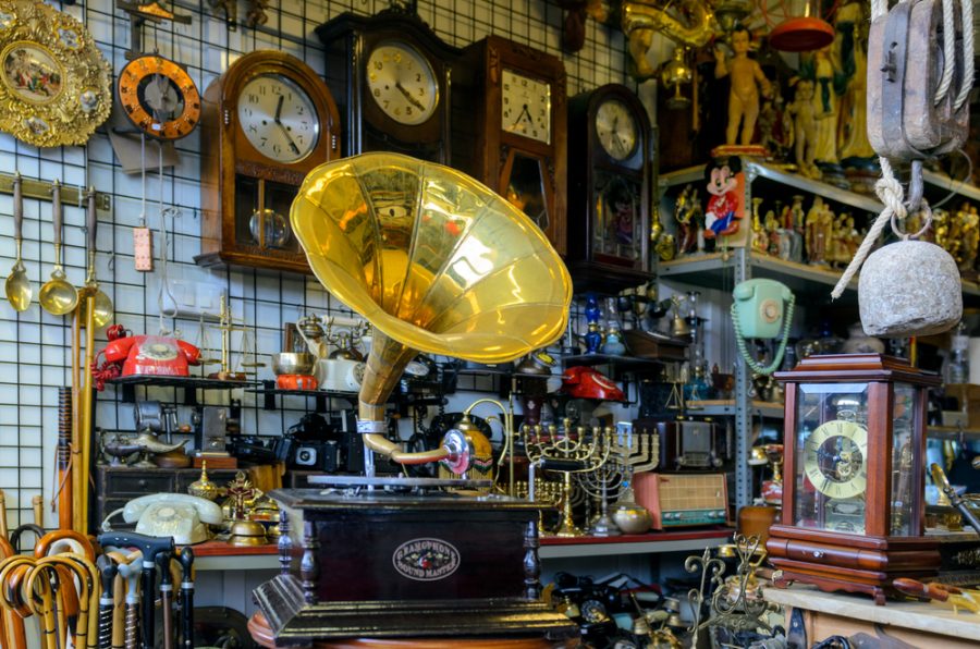 4 Types Of Local Shops To Visit For Entertainment When Traveling