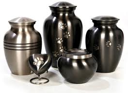 Urns And Keepsakes For A Friend’s Final Farewell