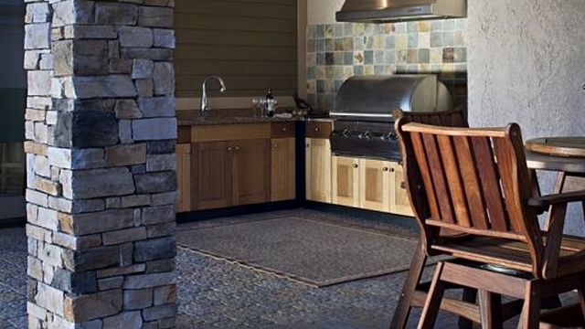 Why Homeowners Should Consider An Outdoor Kitchen