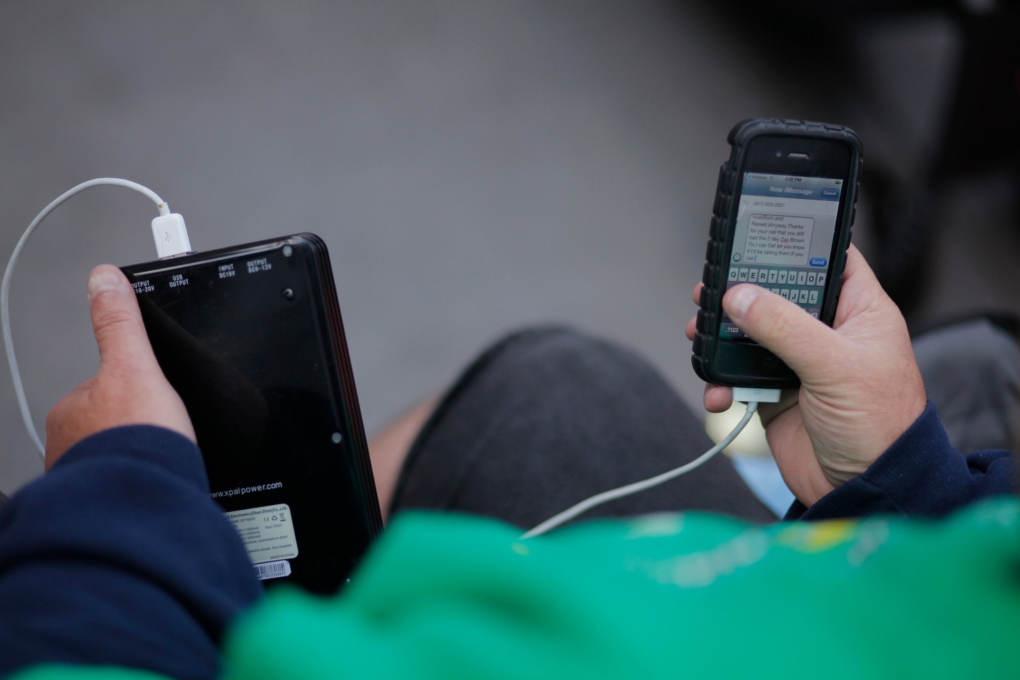 Apple’s Engineers new challenge : Building a smarter battery phone