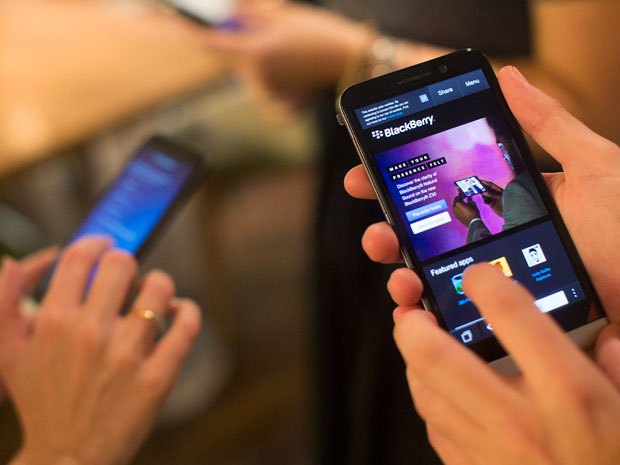 BlackBerry's latest software update turns smartphones into radios