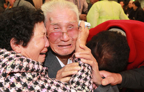 North, South Korea agree on family reunions