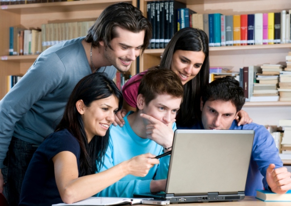 Why Girls With Too Many Men Friends Never Get Boyfriends