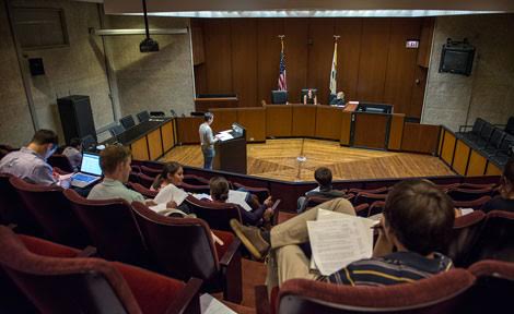 Avail The Exclusive Lawyer Services For Federal Criminal Offense